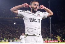 صورة كورينثيانز البرازيلي يمدد عقد لاعبه المغربي زكرياء لبيض