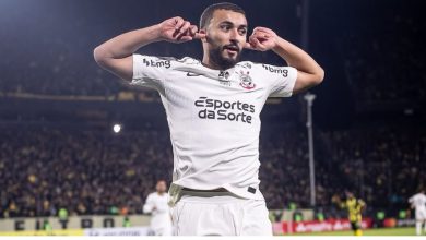صورة كورينثيانز البرازيلي يمدد عقد لاعبه المغربي زكرياء لبيض
