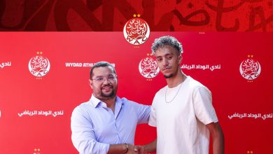 صورة رسميا.. الوداد يتعاقد مع نجم أولمبيك الدشيرة لـ3 مواسم