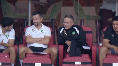 صورة وهبي وساكرمنتو يحضران مباراة المغرب الأولمبي.. ما السبب؟