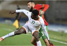 صورة حكم “مثير للجدل” يقود مباراة المغرب والنيجر في تصفيات “الكان”